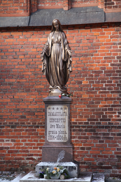 Immaculata Conceptio 1854 to 1904 monument outside Kauno Šv. apaštalų Petro ir Povilo arkikatedra bazilika – Kaunas Cathedral Basilica of apostles Saint Peter and Saint Paul